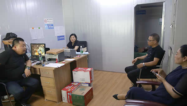 公司動(dòng)態(tài)=情牽一線項(xiàng)目組，高溫時(shí)節(jié)送清涼02.jpg